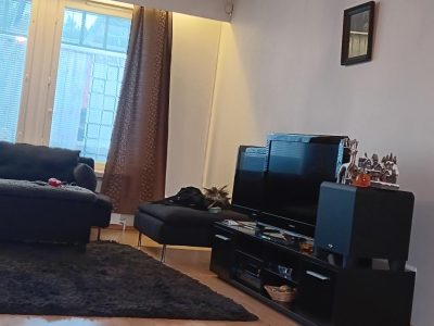 Huone vuokrattavana 01630 Hämeenkylän kommuunissa!