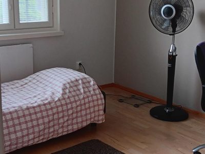 Huone vuokrattavana 01630 Hämeenkylän kommuunissa!