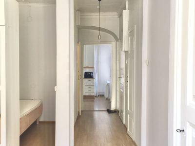 Hyväkuntoinen yksiö Kruununhaassa lähellä Kauppatoria