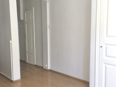 Hyväkuntoinen yksiö Kruununhaassa lähellä Kauppatoria