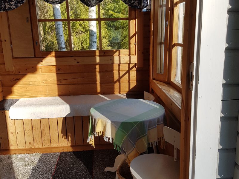 Vuokrataan viihtyisä hirsimökki Simpelejärven rannalla – Parikkala