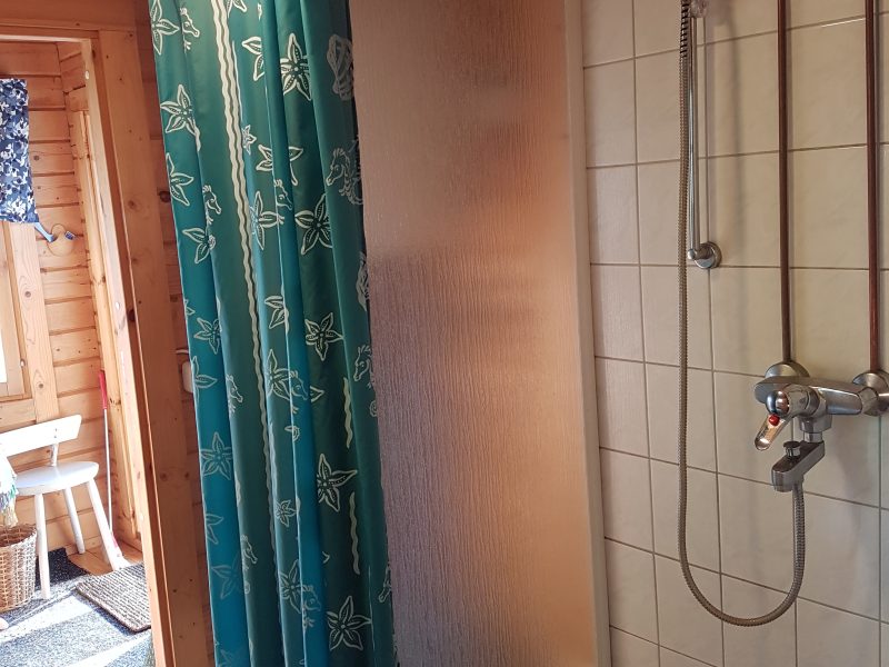 Vuokrataan viihtyisä hirsimökki Simpelejärven rannalla – Parikkala