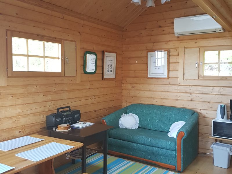 Vuokrataan viihtyisä hirsimökki Simpelejärven rannalla – Parikkala