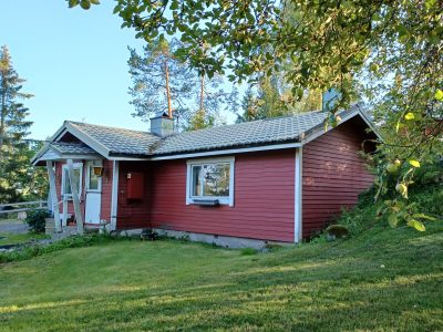 Hyväkuntoinen mökkirakennus Tuusulassa