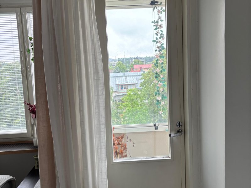 Kaksio keskuspuiston laidalla