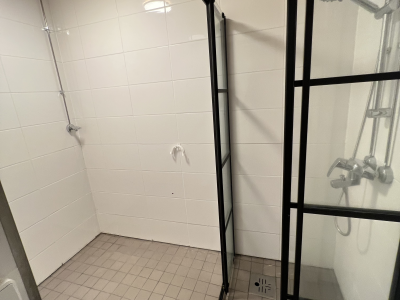 Vuokrataan tilava ja remontoitu kolmio Hauhon palveluiden läheisyydestä.