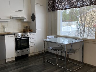 Hyväkuntoinen rivitalokaksio Jäälistä