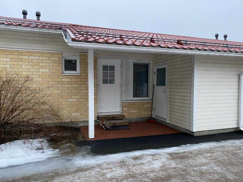 Hyväkuntoinen rivitalokaksio Jäälistä