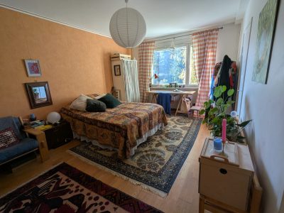 Annetaan vuokralle 20 m² huone kaksiosta 1.11. lähtien.