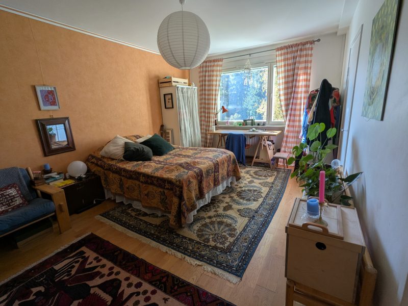 Annetaan vuokralle 20 m² huone kaksiosta 1.11. lähtien.