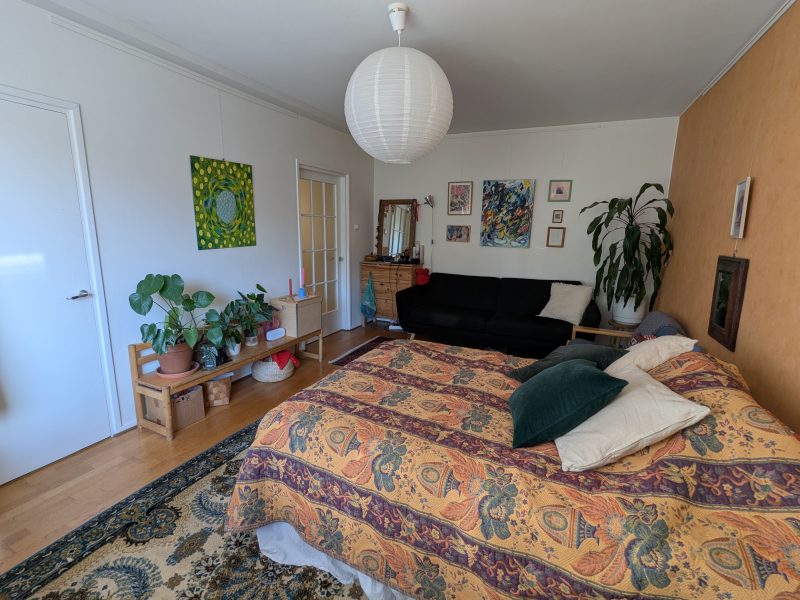 Annetaan vuokralle 20 m² huone kaksiosta 1.11. lähtien.