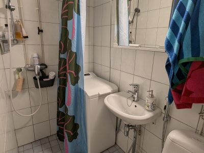 Annetaan vuokralle 20 m² huone kaksiosta 1.11. lähtien.